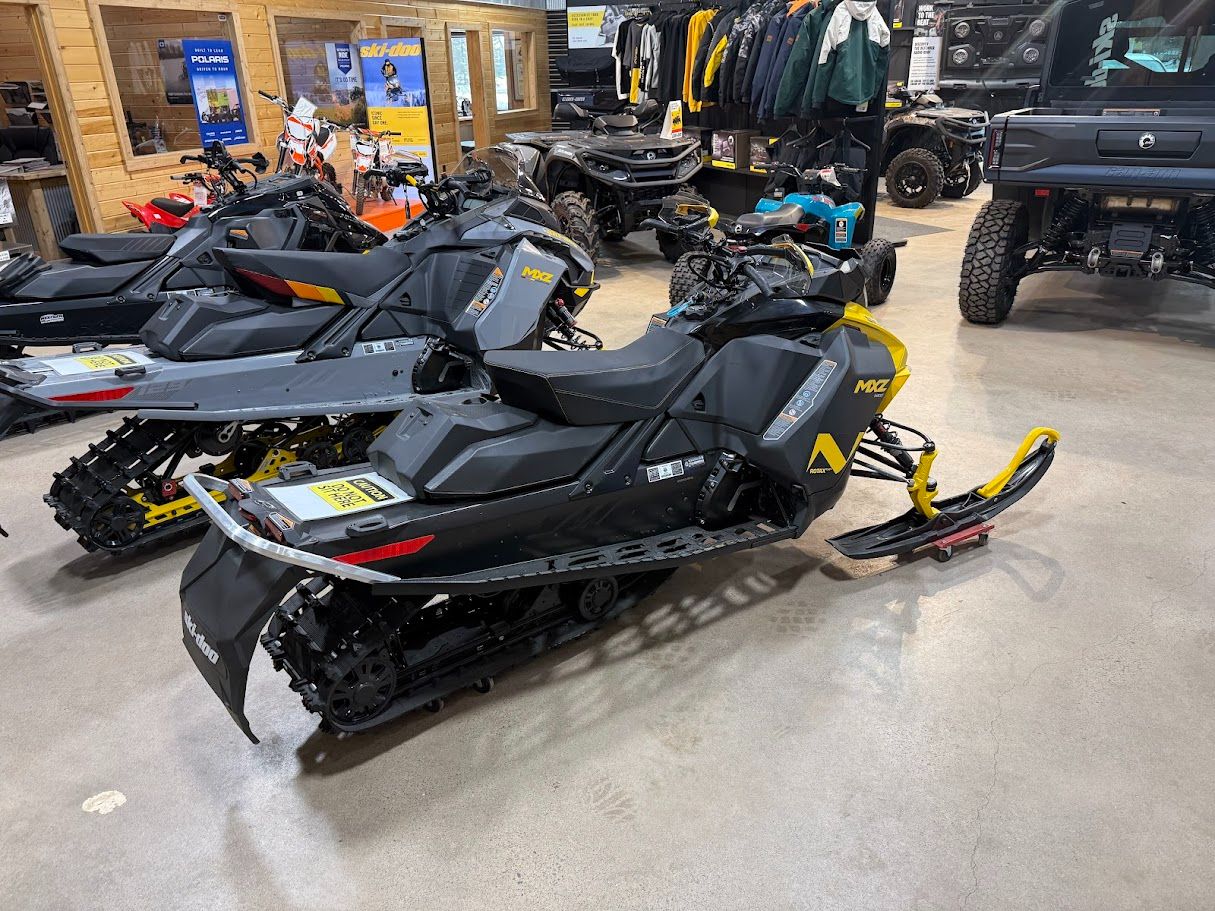 2025 Ski-Doo MXZ NEO+ 600 EFI ES RipSaw 1.25 in Chippewa Falls, Wisconsin - Photo 3