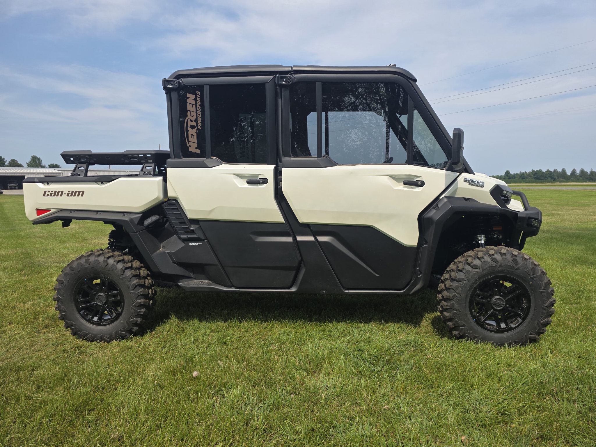 2026 Can-Am™ Defender MAX Limited HD11 5