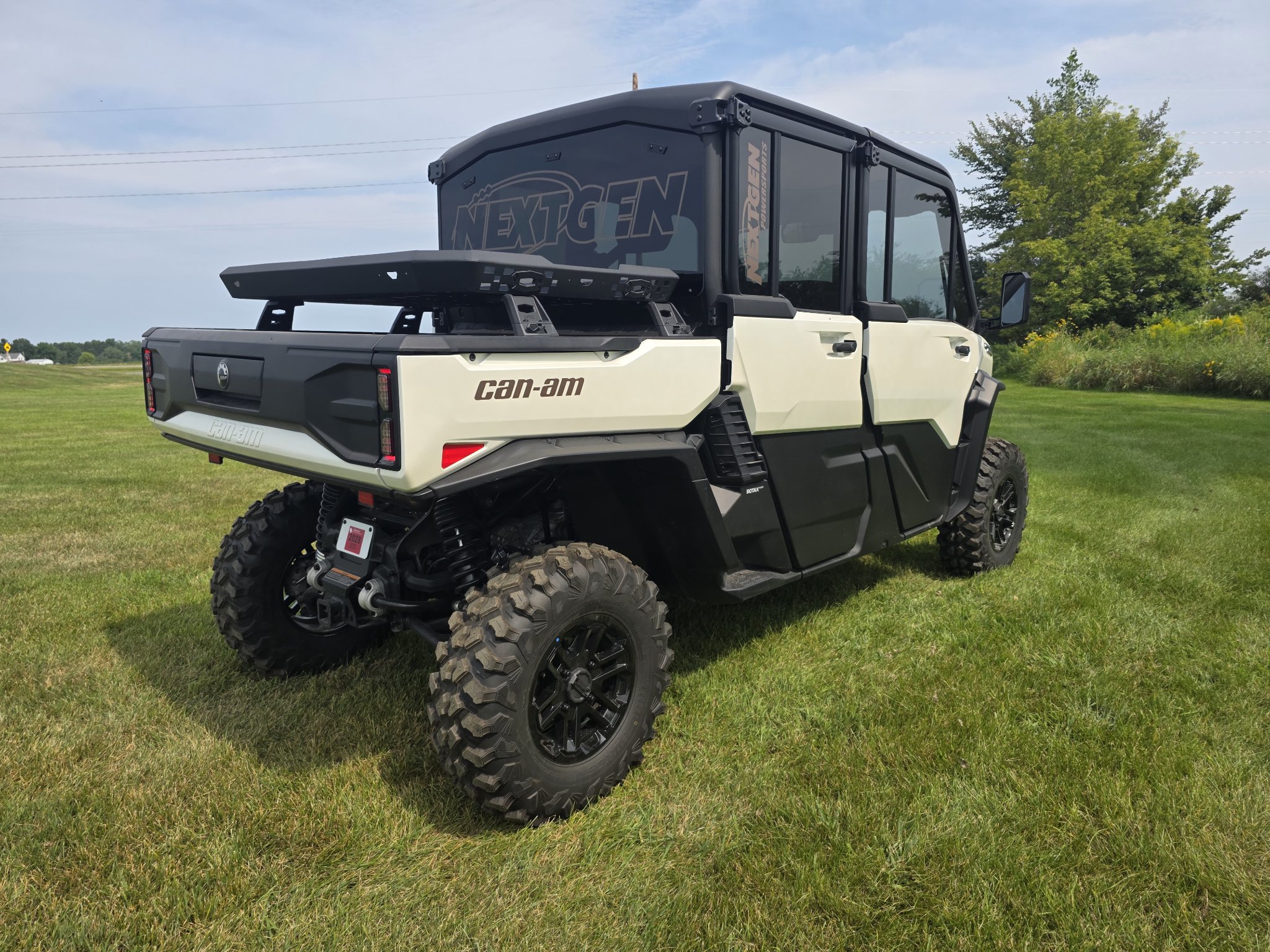 2026 Can-Am™ Defender MAX Limited HD11 6