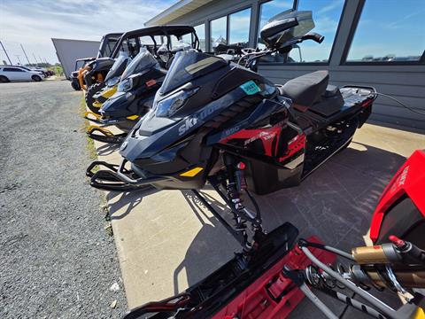 2023 Ski-Doo Renegade X-RS 850 E-TEC ES Ice Ripper XT 1.5 Smart-Shox w/ 10.5 in. Touchscreen — photo 1 of 7