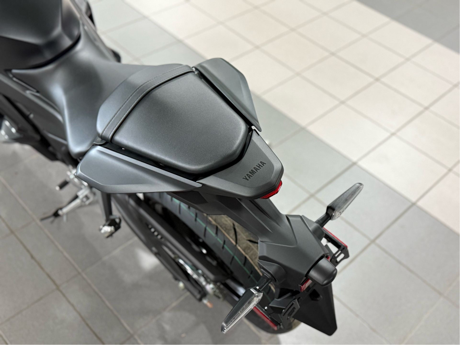 2025 Yamaha YZF-R3 6