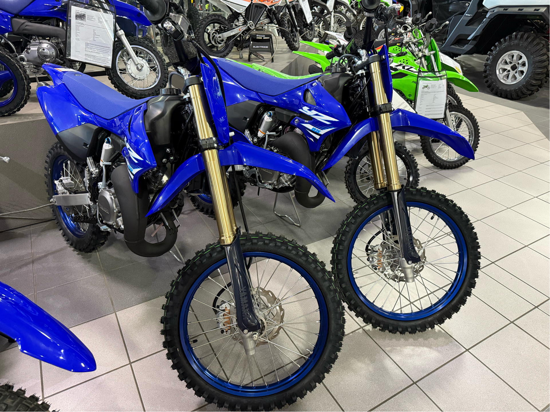 2025 ヤマハYZ85LW ラージホイール　前後リム　新車外し 成長期の子供のためのヤマハYZ85ビッグホイールの構築