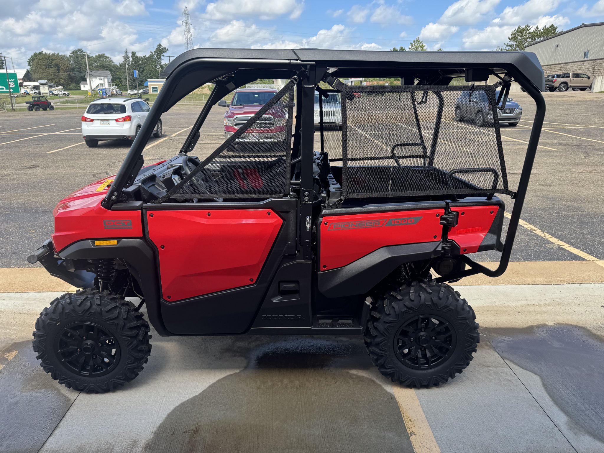 2026 Honda Pioneer 1000-5 Deluxe 2