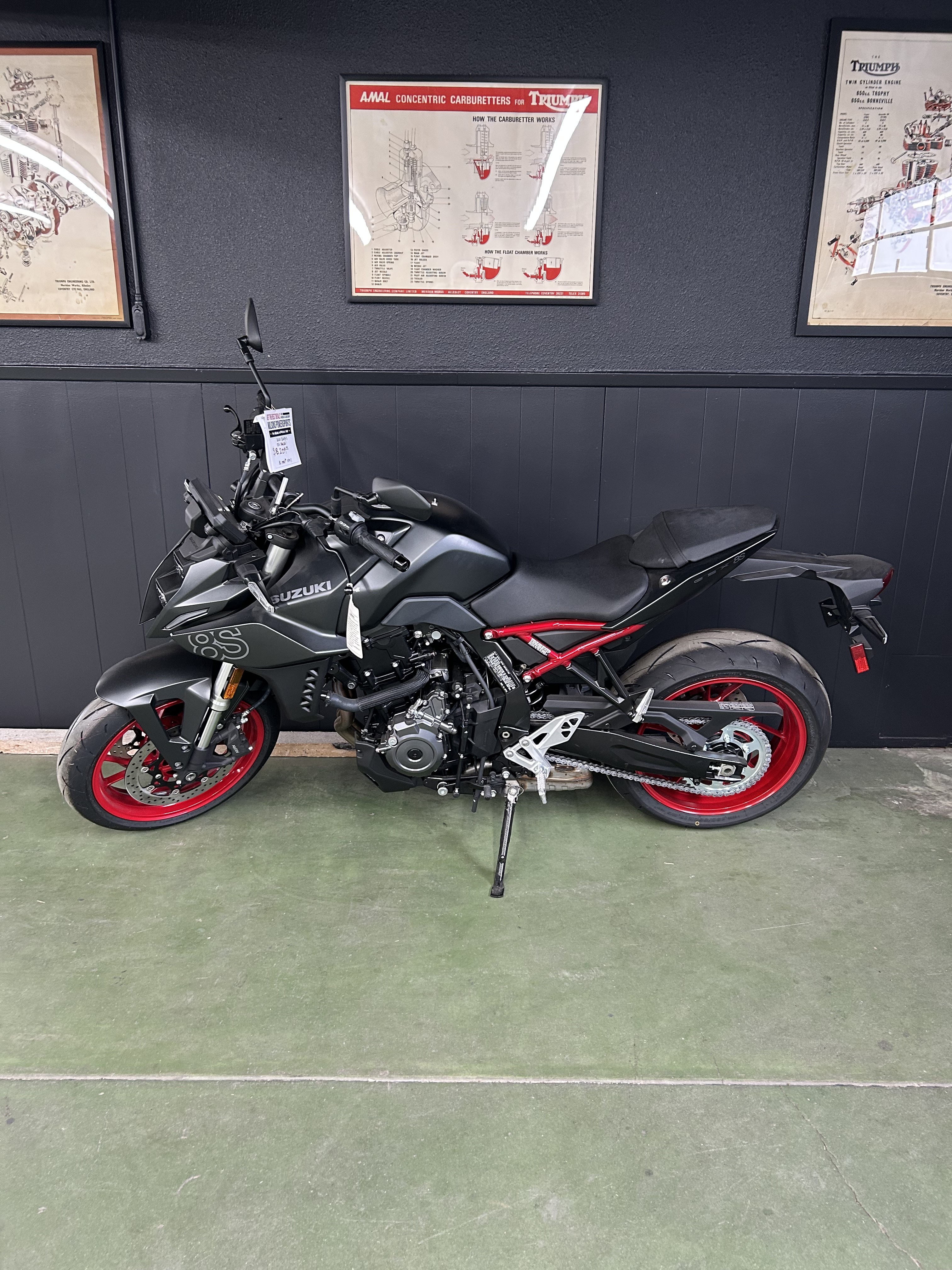 2025 Suzuki GSX-8S 5