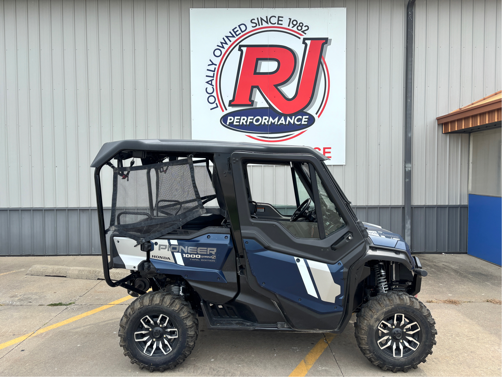 Honda Pioneer 1000-5 Trail Image