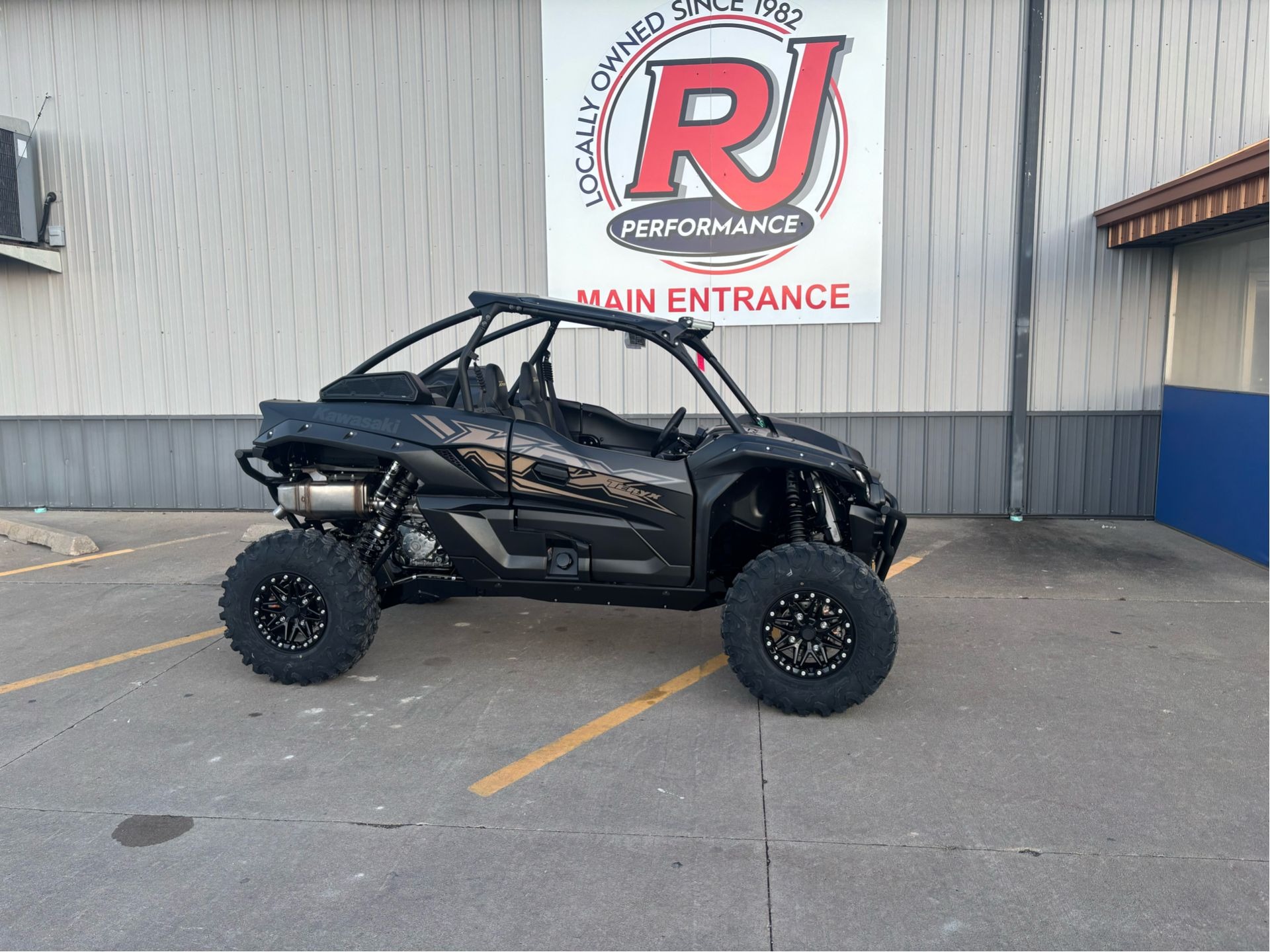 2027 Kawasaki TERYX KRX® 1000 Blackout Edition