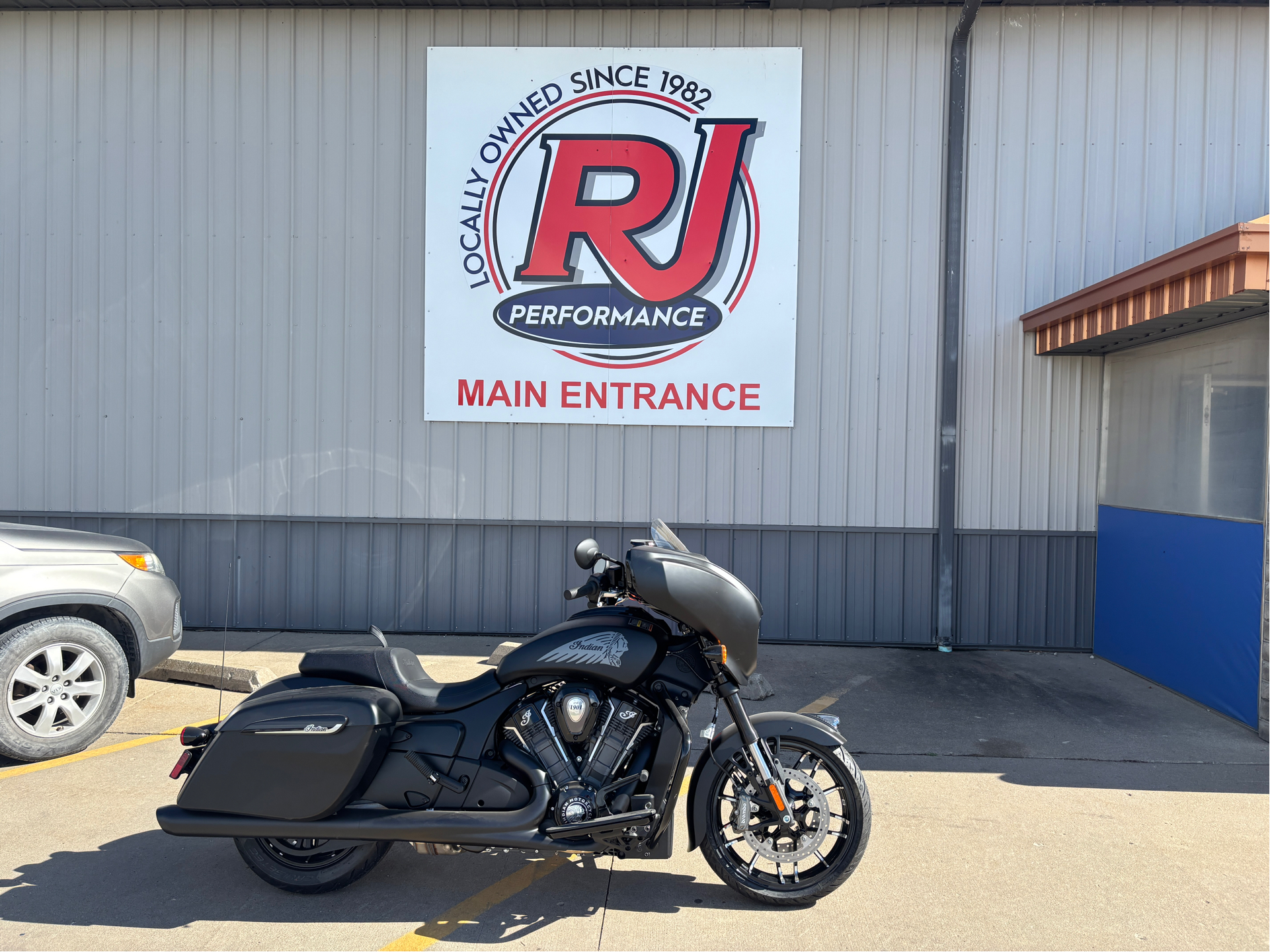 Indian Chieftain Dark Horse Image