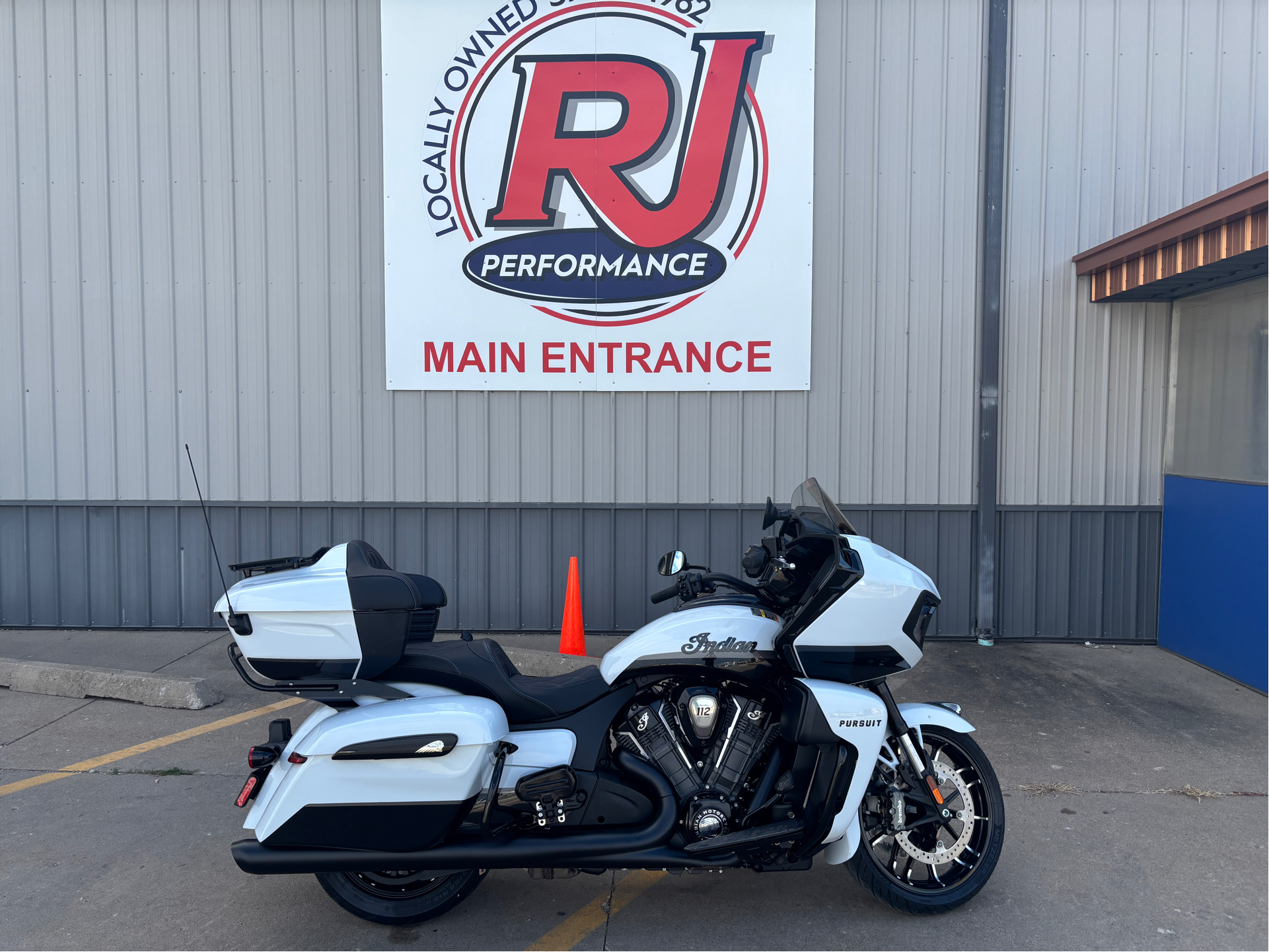 Indian Pursuit Dark Horse Image