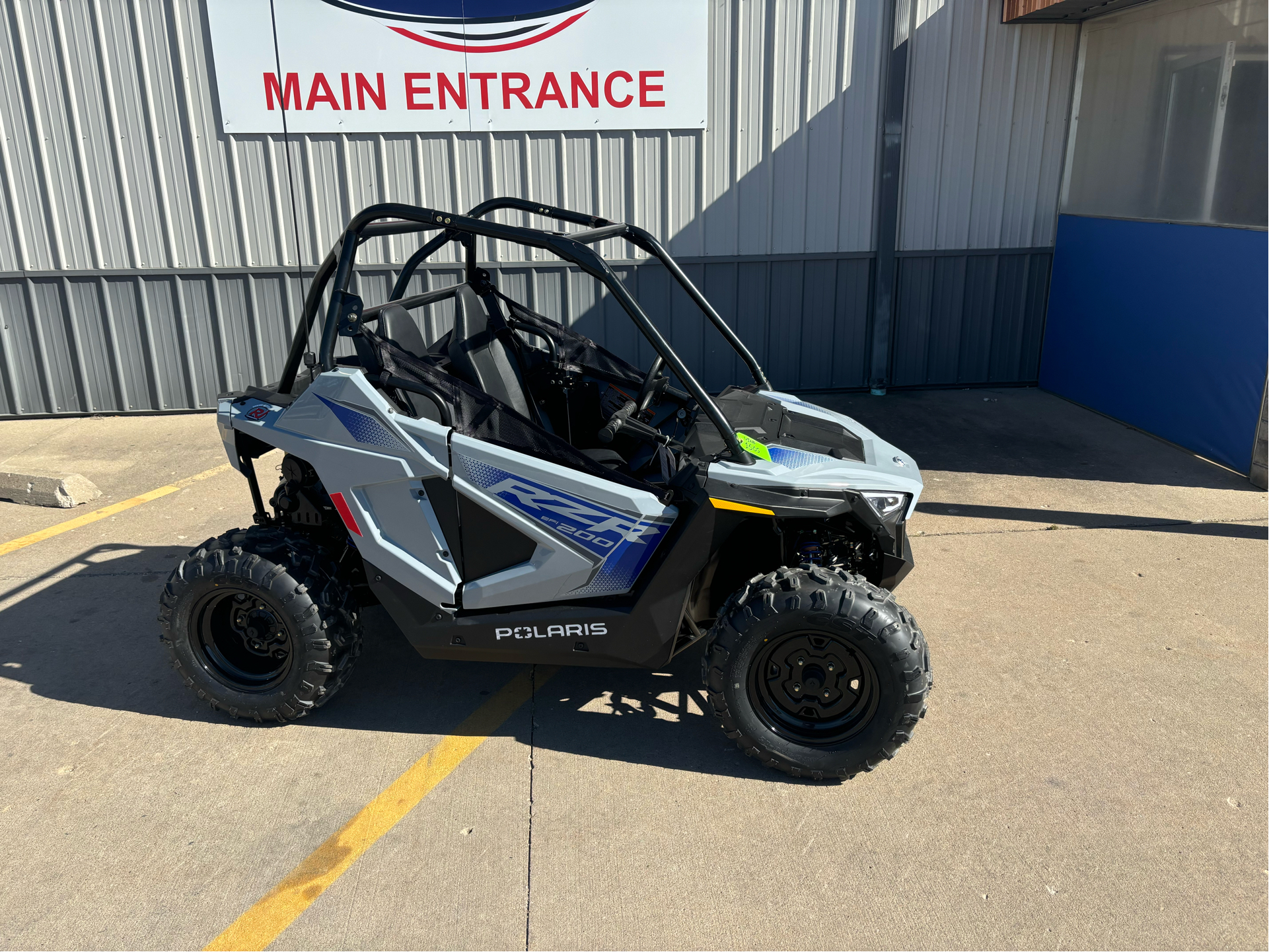 Polaris RZR 200 EFI Image