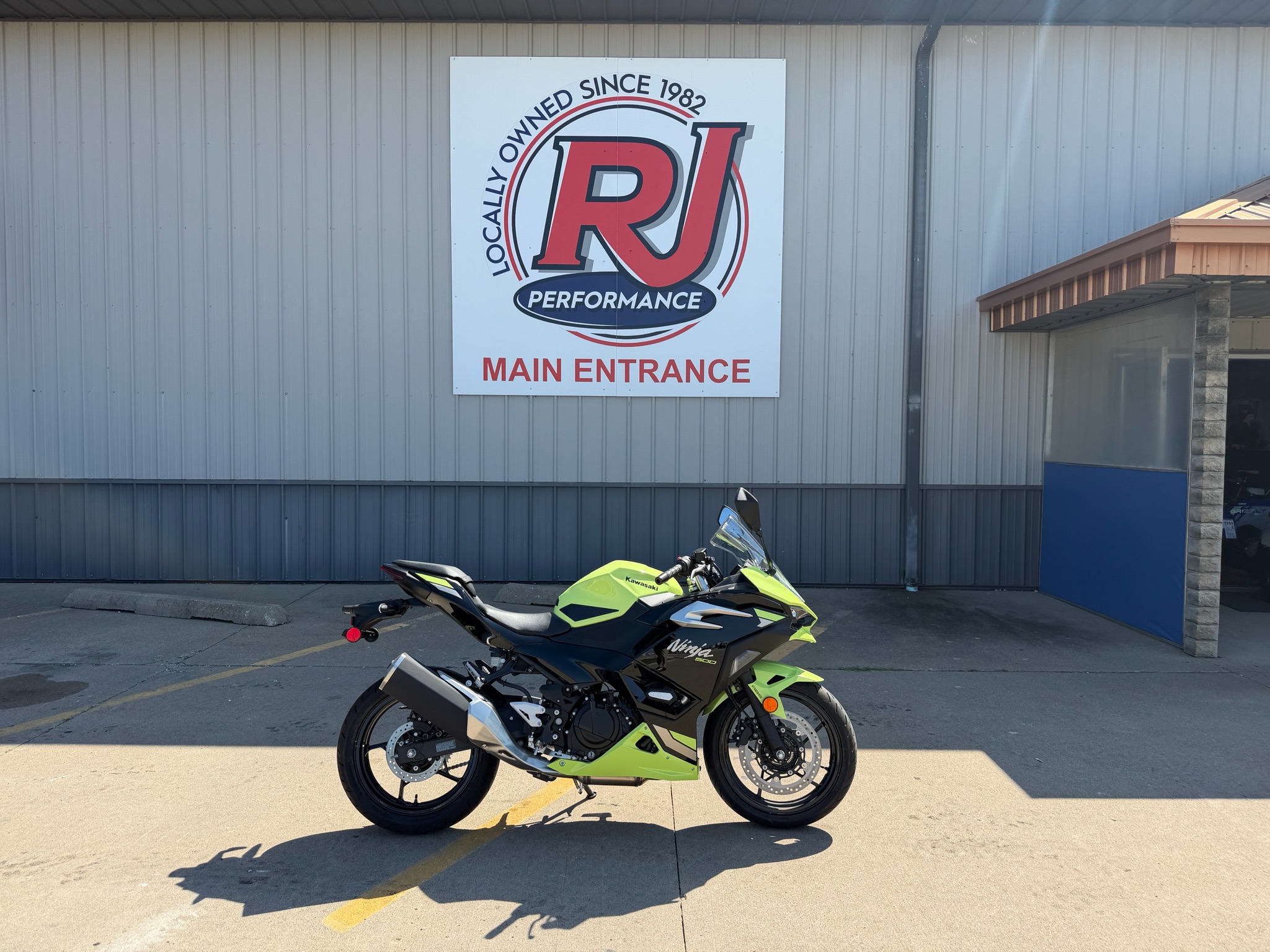 2026 Kawasaki Ninja® 500 SE ABS
