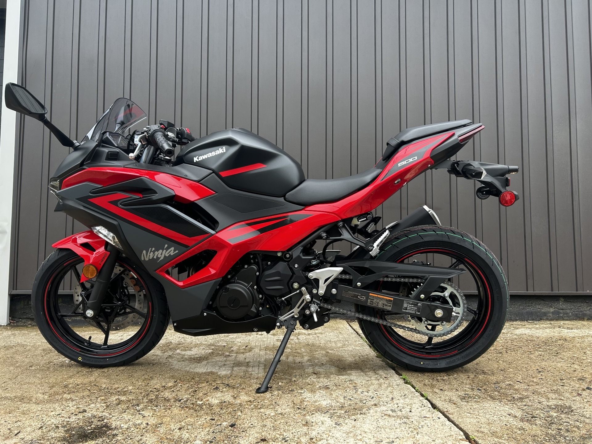 New 2025 Kawasaki Ninja 500 ABS Passion Red / Metallic Flat Spark