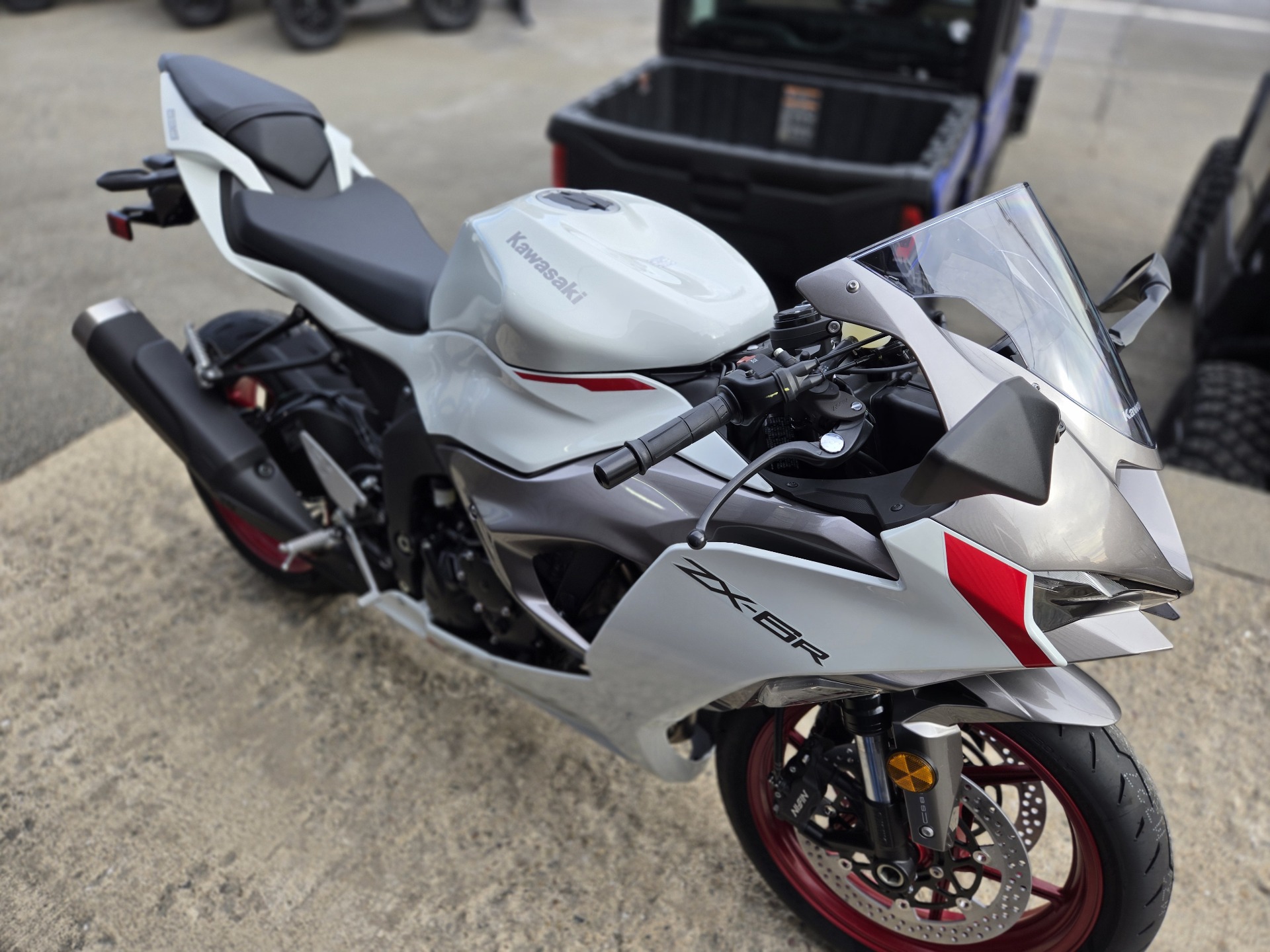 New 2025 Kawasaki Ninja ZX-6R ABS Pearl Robotic White