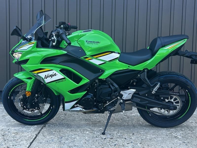 なな 奈々 2025 Kawasaki Ninja ZX-6R Specs, Performance & Photos