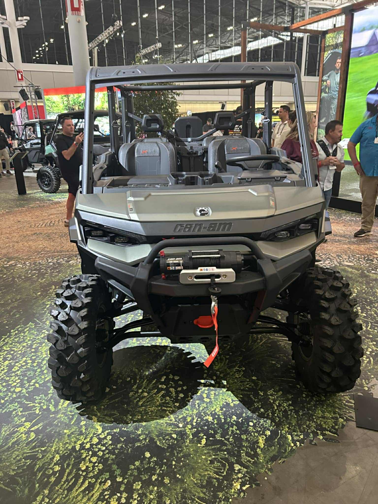 New 2026 Can-Am Defender MAX X MR HD11 With Half-Doors Loft Green