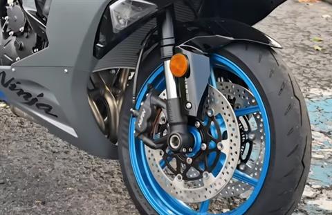 ナイク New 2026 Kawasaki Ninja® ZX™-6R ABS Metallic Matte Graphenesteel