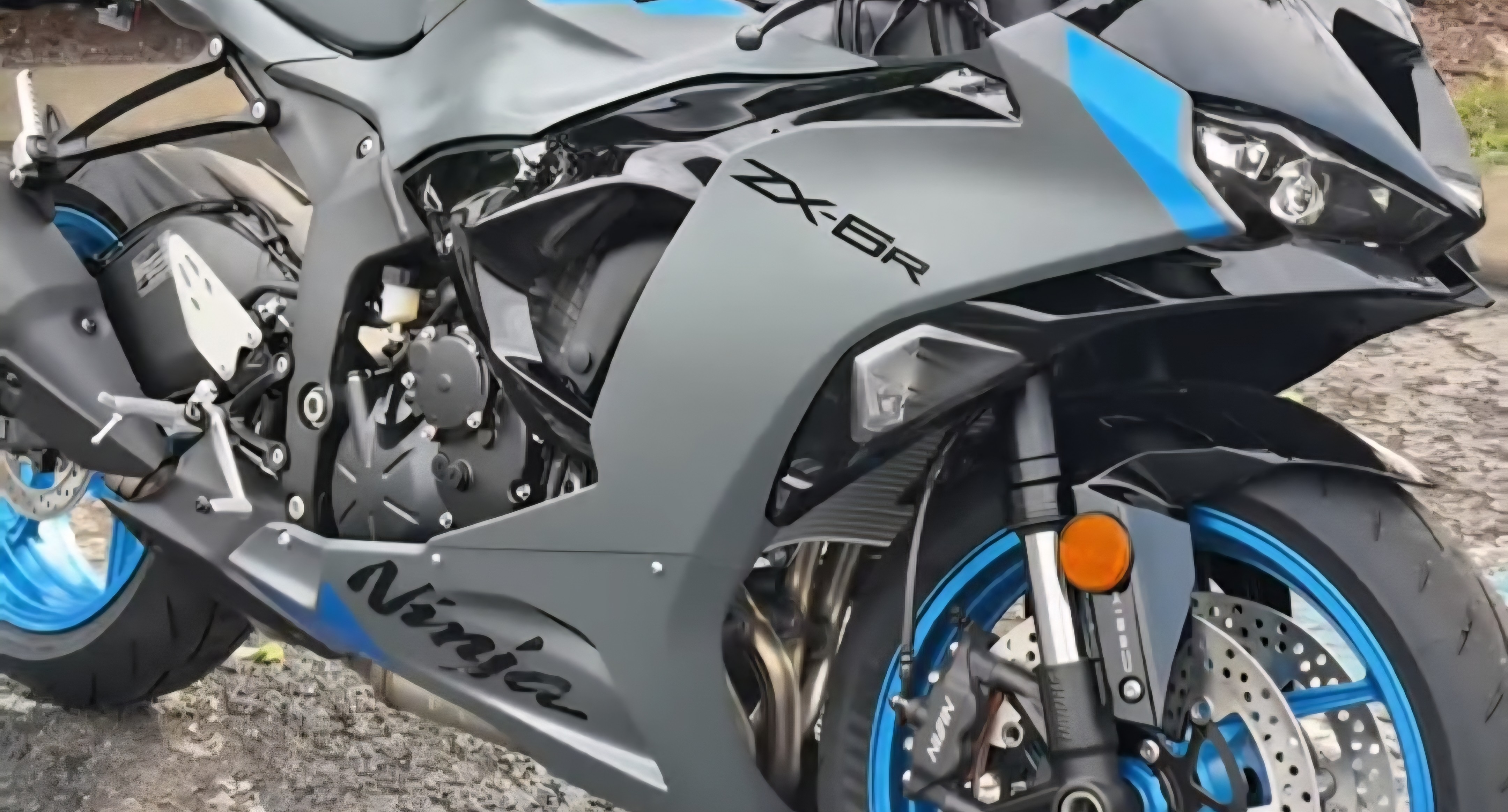 New 2026 Kawasaki Ninja® ZX™-6R ABS Metallic Matte Graphenesteel