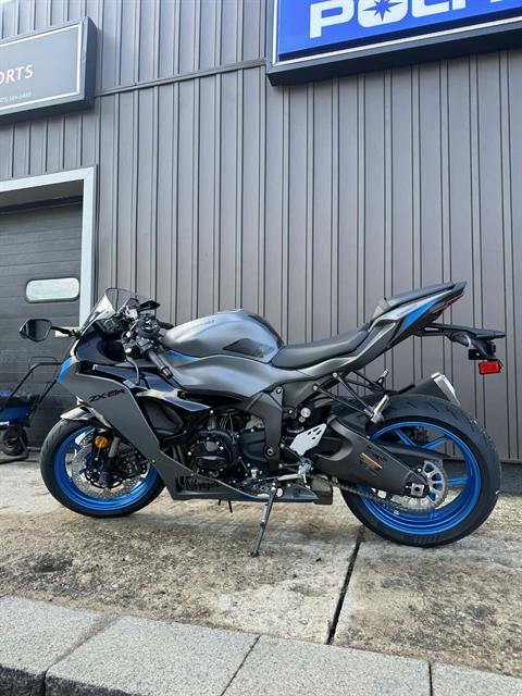 ナイク New 2026 Kawasaki Ninja® ZX™-6R ABS Metallic Matte Graphenesteel