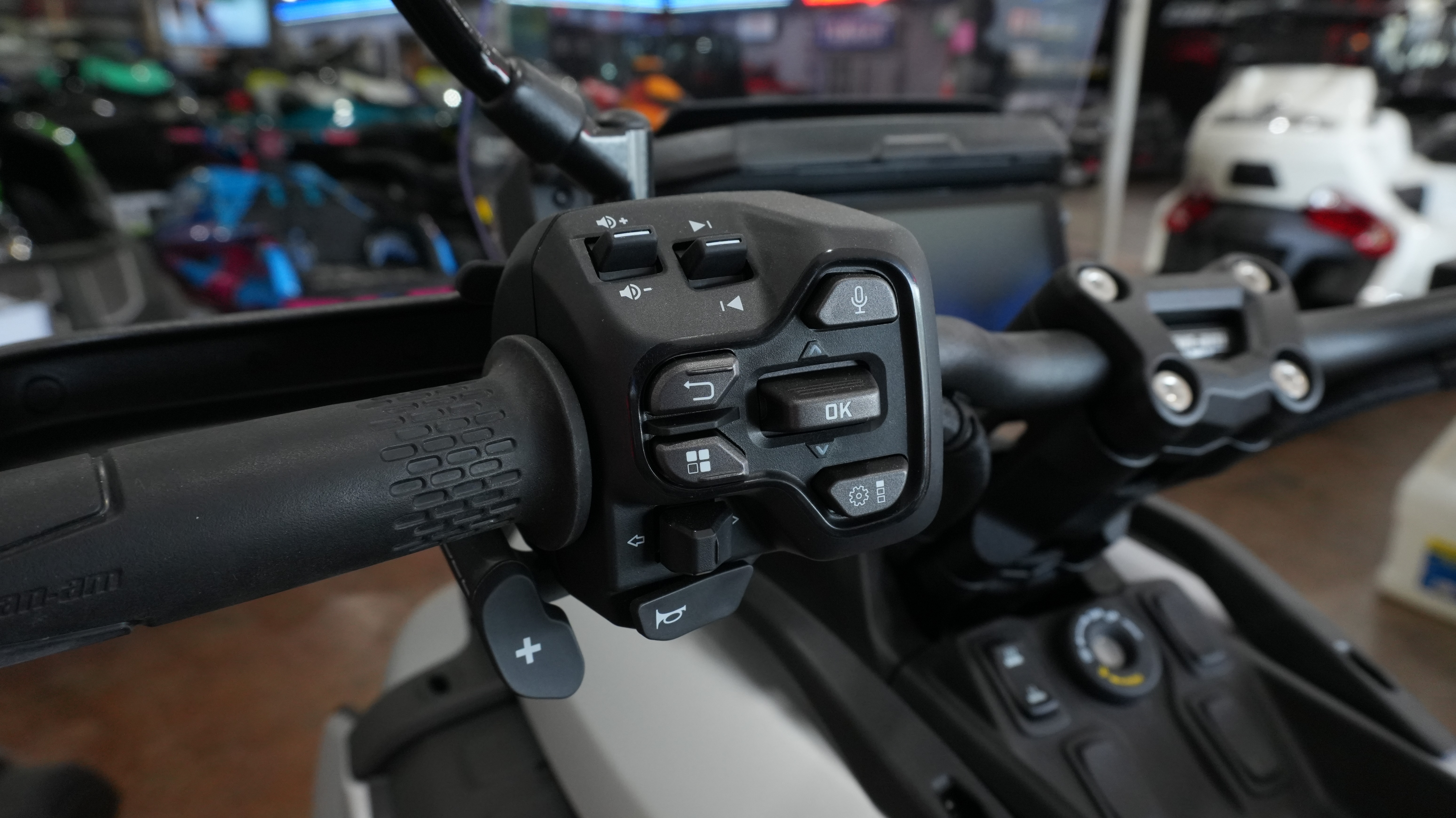 2025 Can-Am™ Canyon XT 9