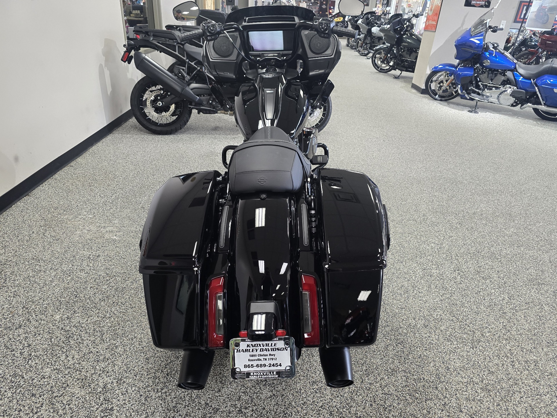 Harley-Davidson バイクシート ブラック　25301 25302 New 2025 Harley-Davidson Street Glide® Iron Horse Metallic