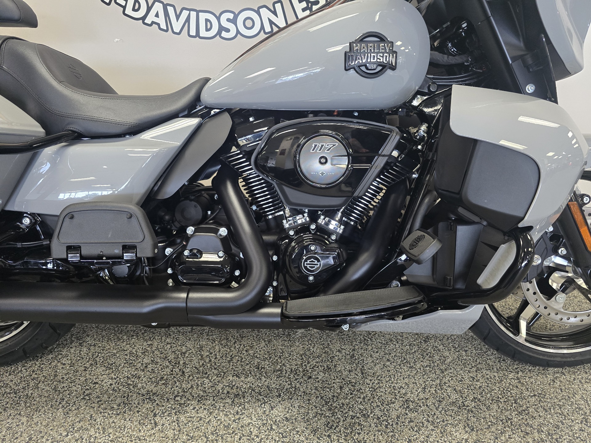 最終値下げ！Harley-Davidson スカジャン New 2025 Harley-Davidson Street Bob® Vivid Black with Cast