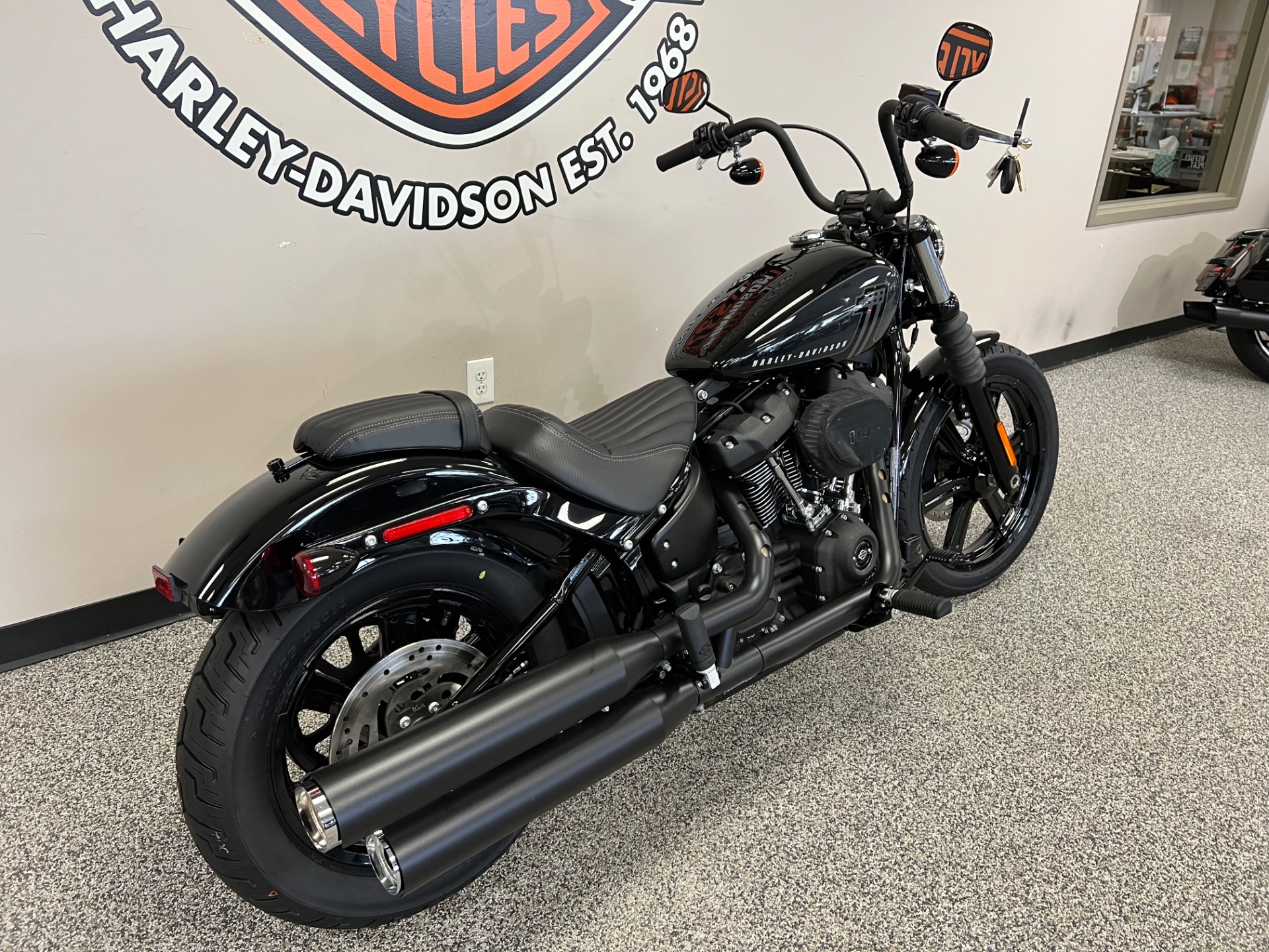Harley-Davidson テレフォン New 2025 Harley-Davidson Street Bob® Motorcycle - Specs