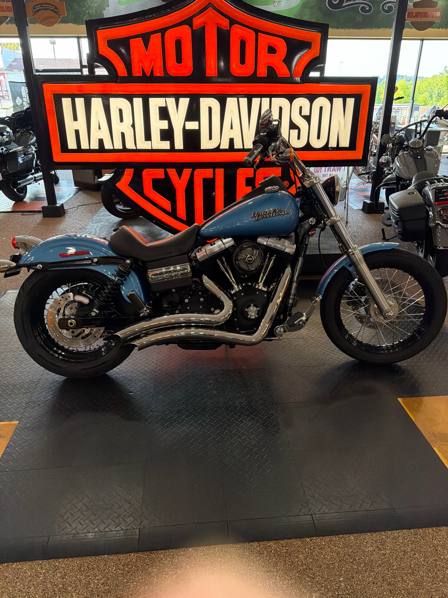 2011 Harley-Davidson Dyna® Street Bob® 1