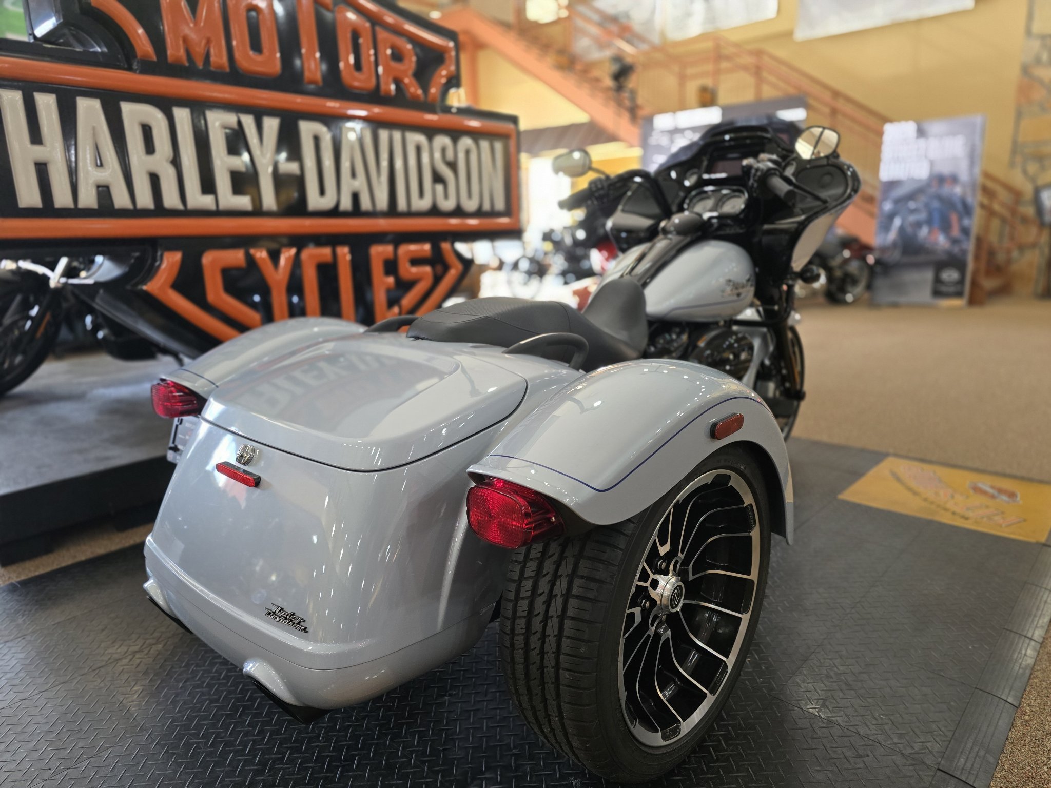 2024 Harley-Davidson Road Glide® 3 6