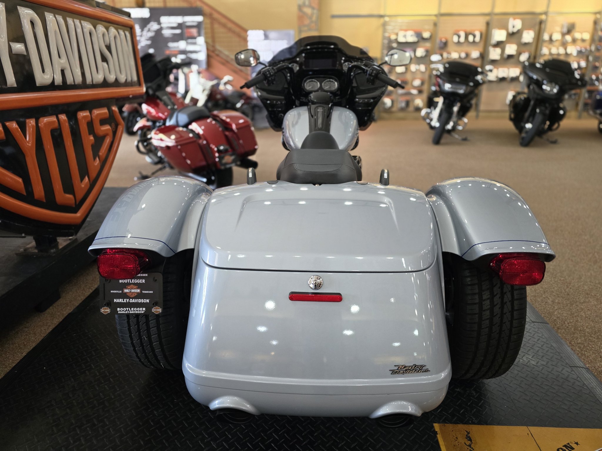 2024 Harley-Davidson Road Glide® 3 7