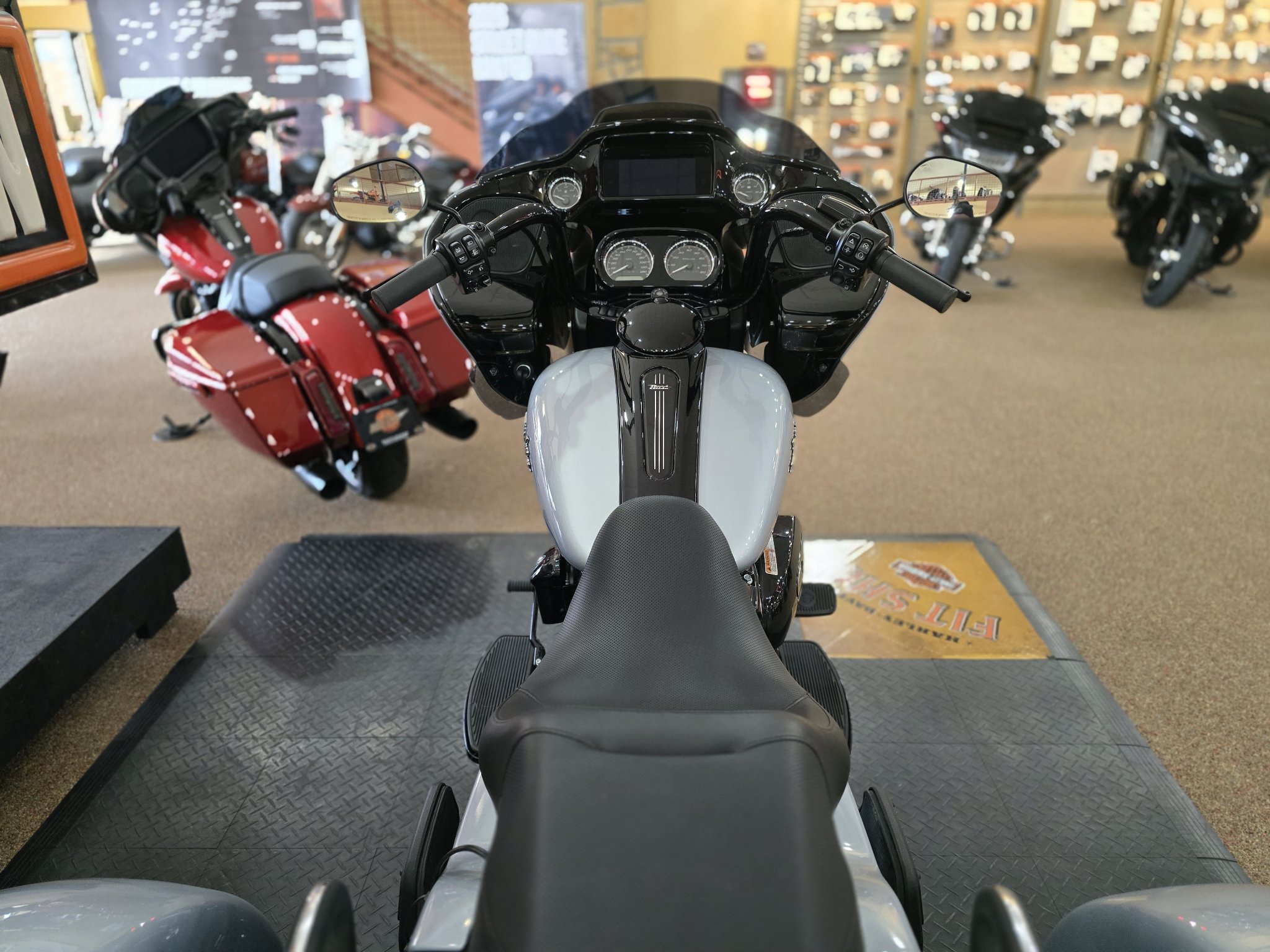 2024 Harley-Davidson Road Glide® 3 8