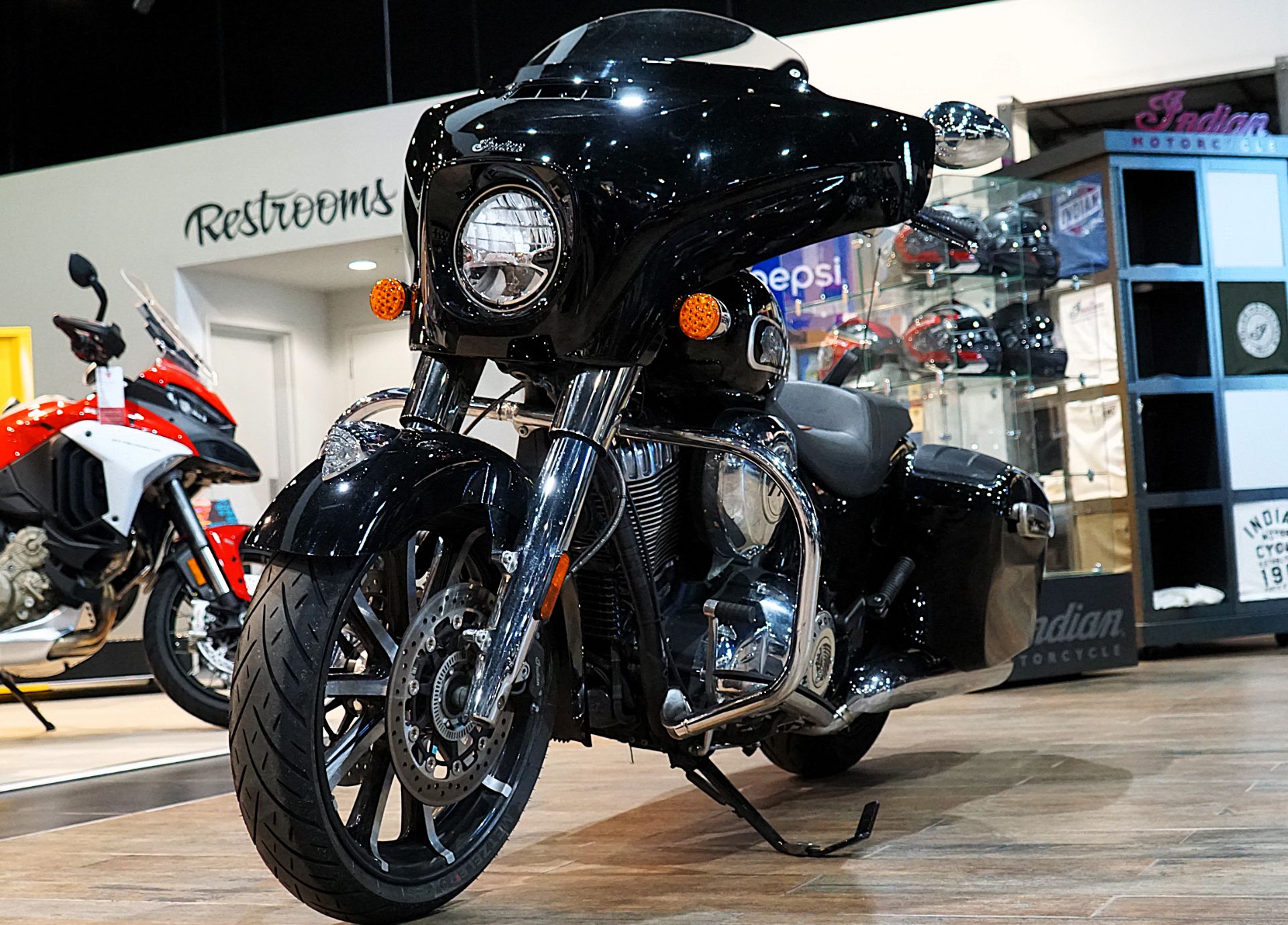 2024 Indian Motorcycle Chieftain® Limited with PowerBand Audio Package