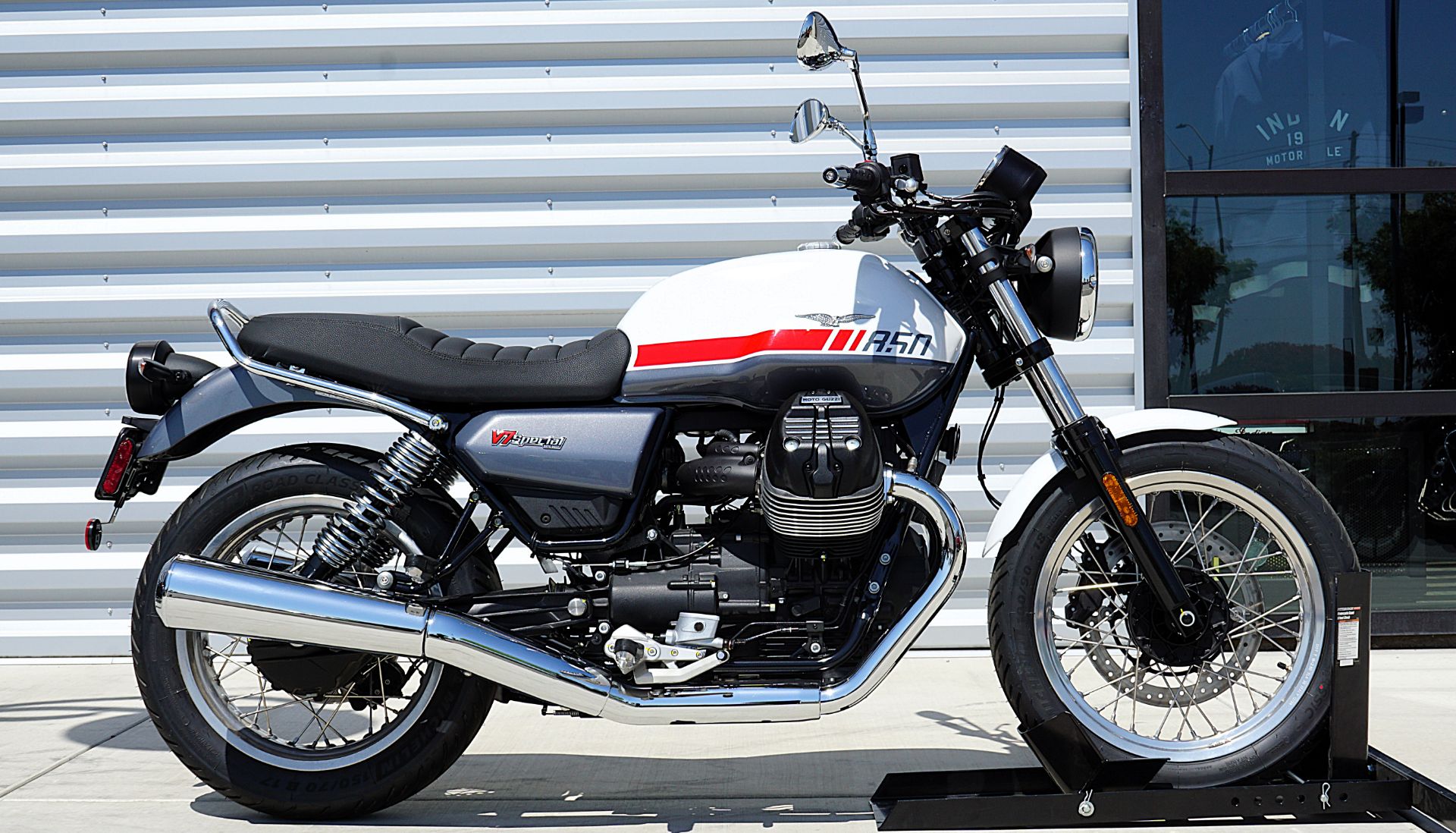 じっく New 2025 Moto Guzzi V7 Special | Specs, Photos, Price | For Sale