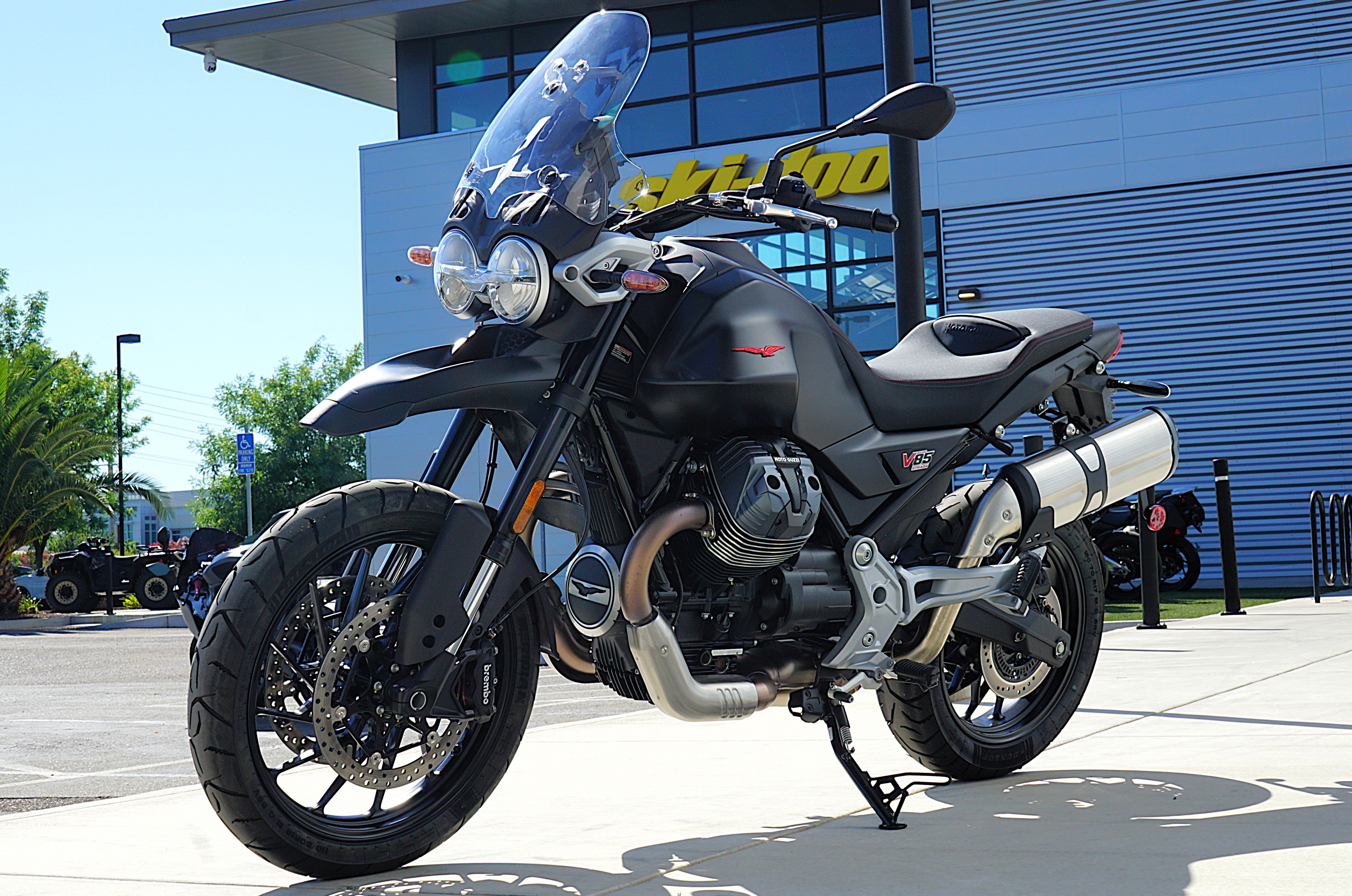 2025 Moto Guzzi V85 Strada