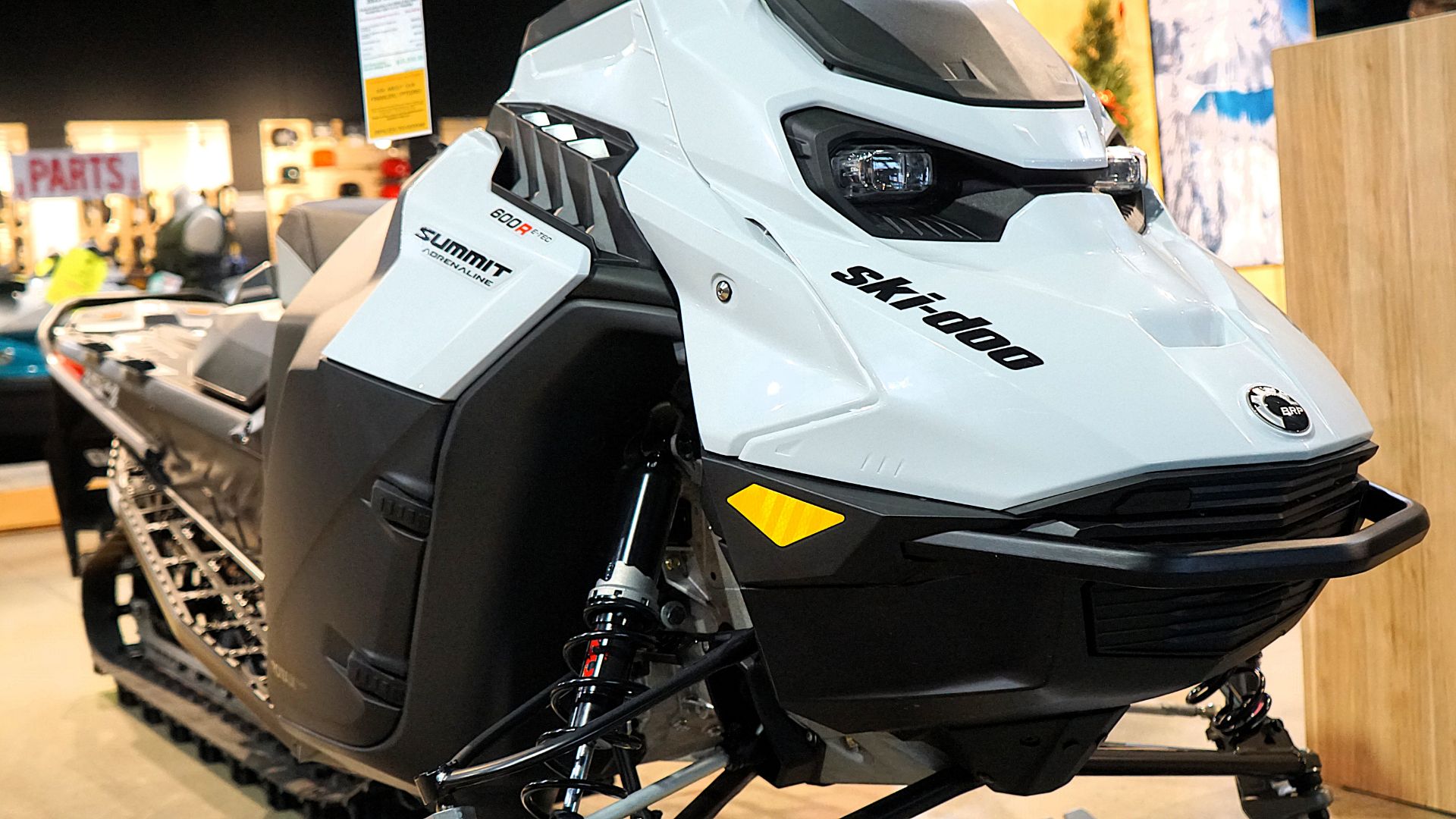 New 2025 Ski-Doo Summit Adrenaline 154 600R E-TEC SHOT PowderMax