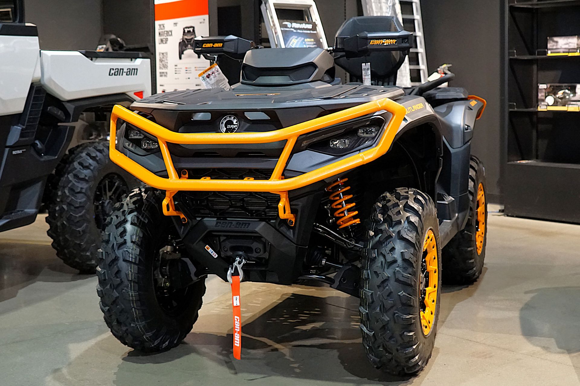 2026 Can-Am Outlander MAX XT-P 1000R Smart-Shox with 10.25 in. touchscreen display