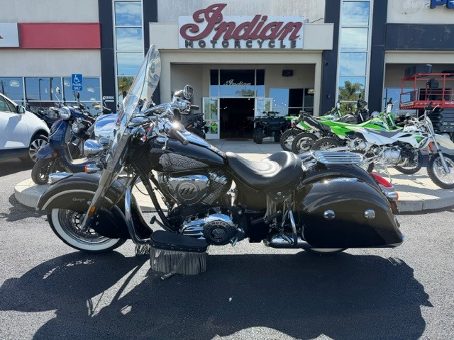 2017 Indian Motorcycle Chief® Vintage in Hollister, California - Photo 2