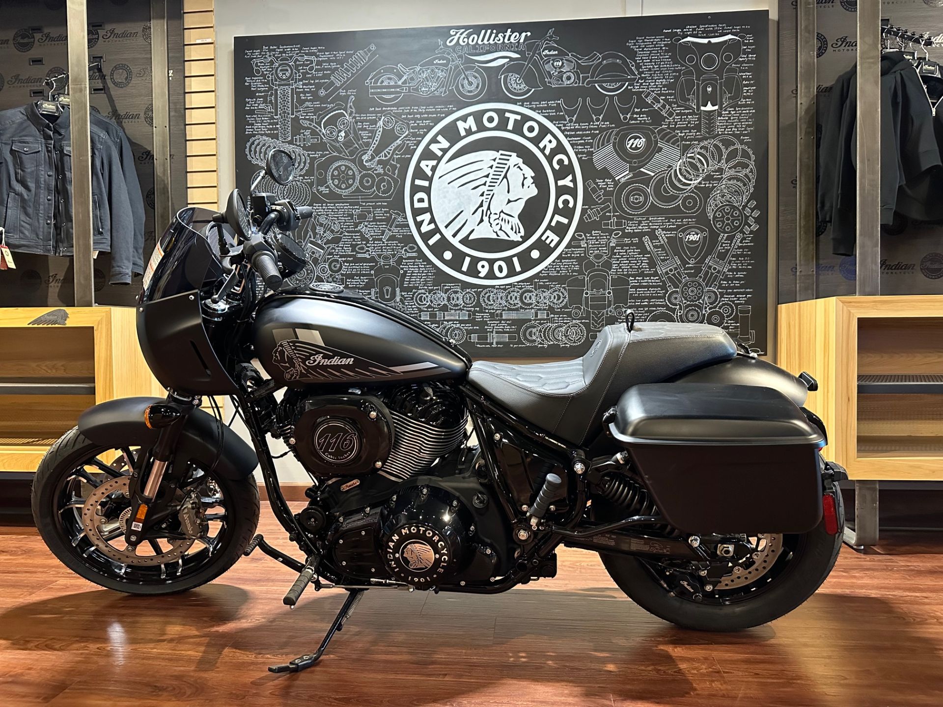 2025 Indian Motorcycle Sport Chief RT in Hollister, California - Photo 2