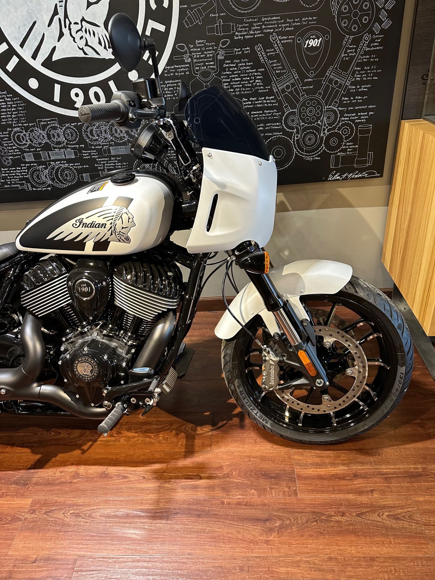 2025 Indian Motorcycle Sport Chief in Hollister, California - Photo 10