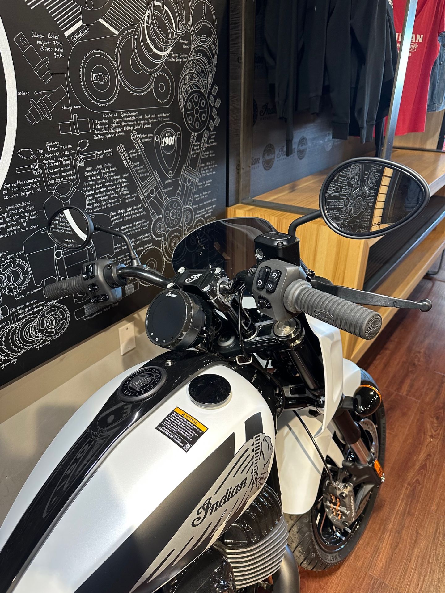 2025 Indian Motorcycle Sport Chief in Hollister, California - Photo 11