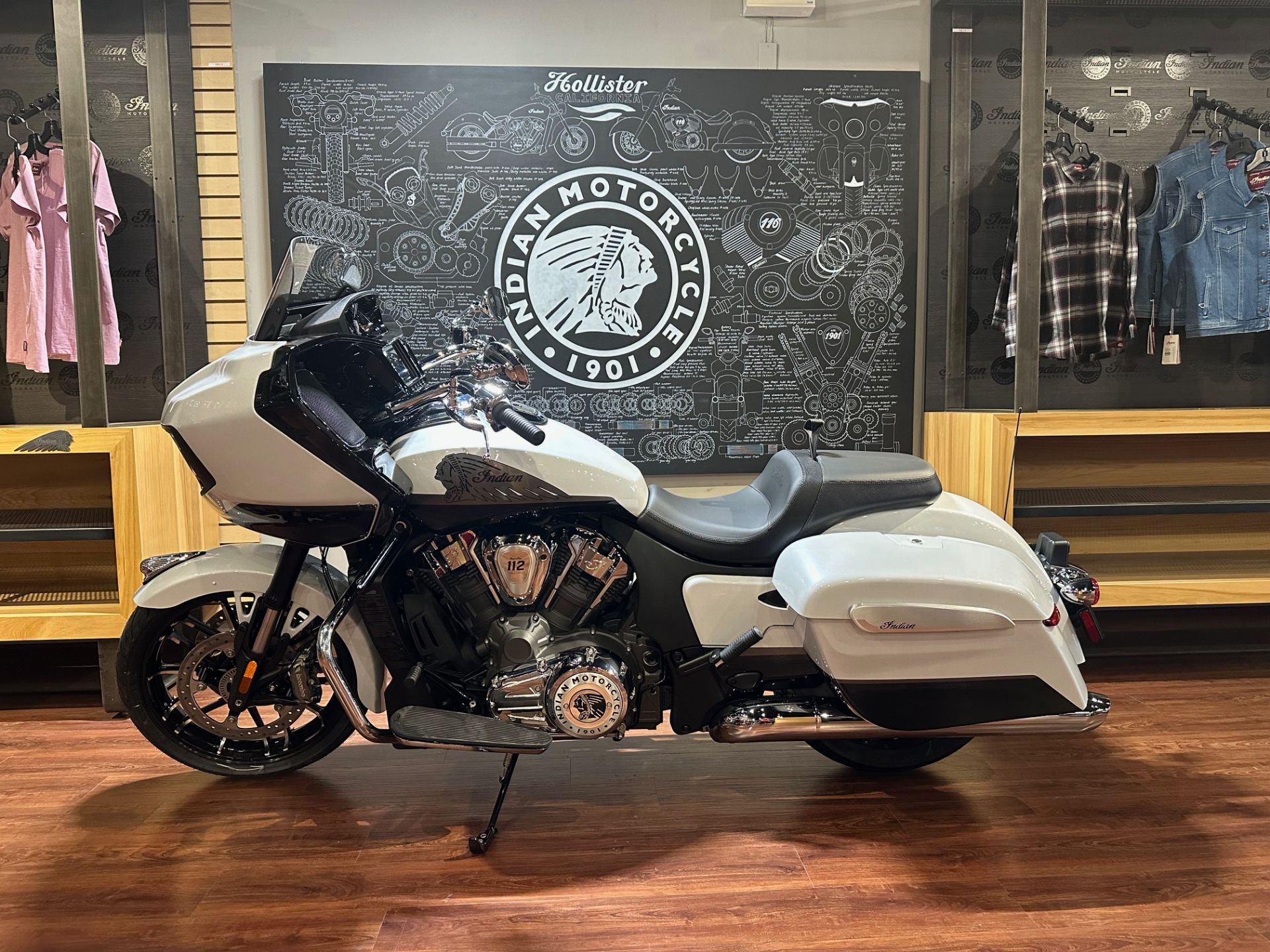2025 Indian Motorcycle Challenger® Limited 112 in Hollister, California - Photo 2