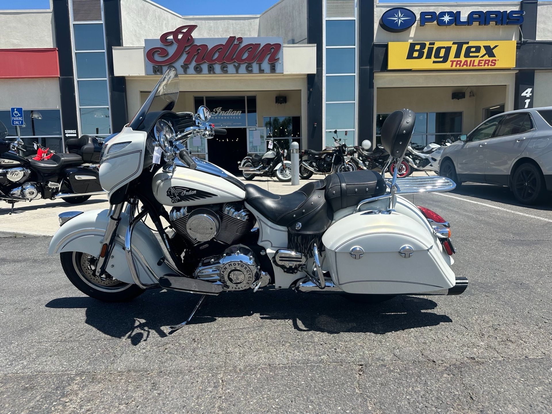 2015 Indian Motorcycle CHIEFTAIN in Hollister, California - Photo 2
