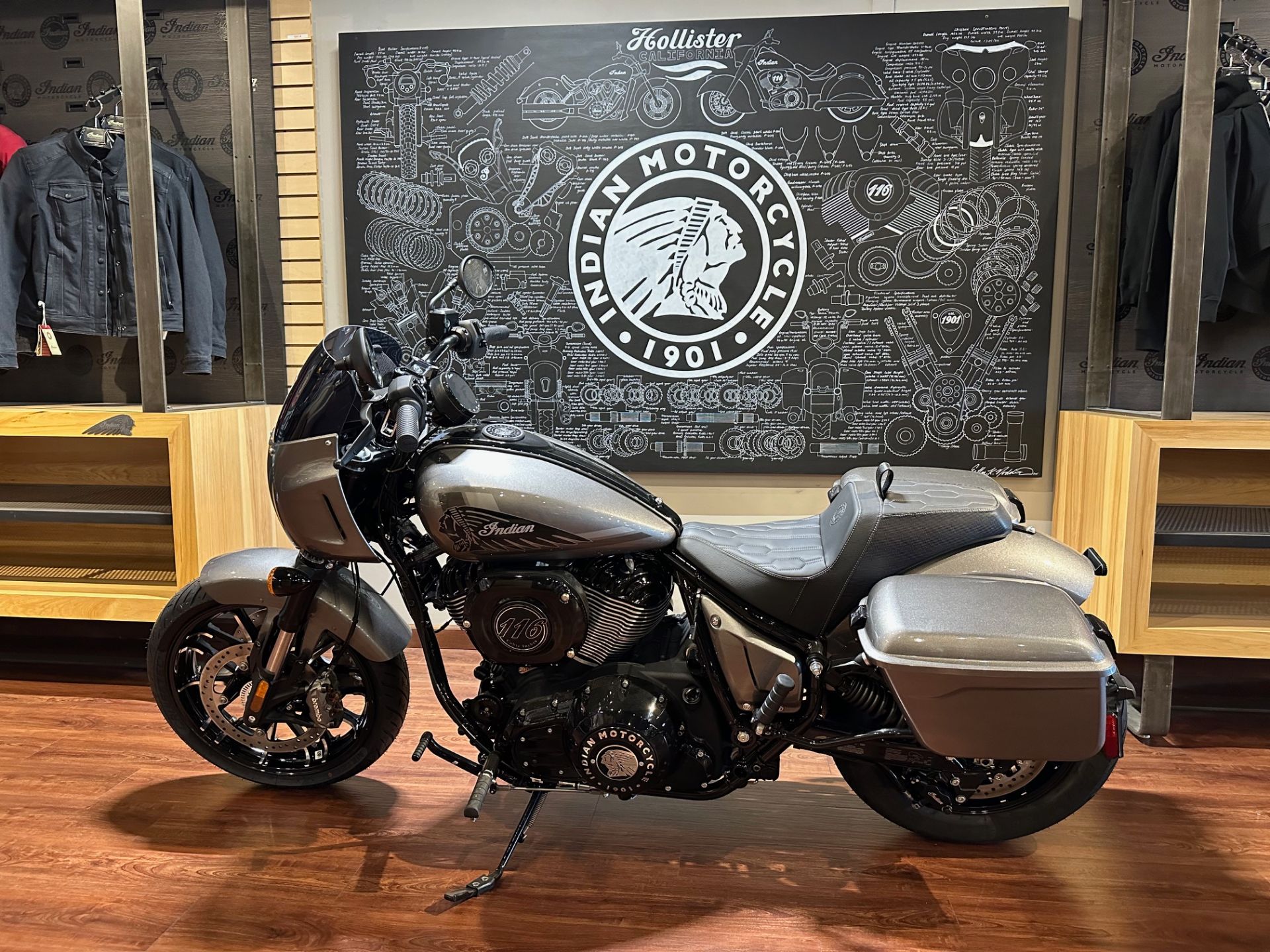 2025 Indian Motorcycle Sport Chief RT in Hollister, California - Photo 2