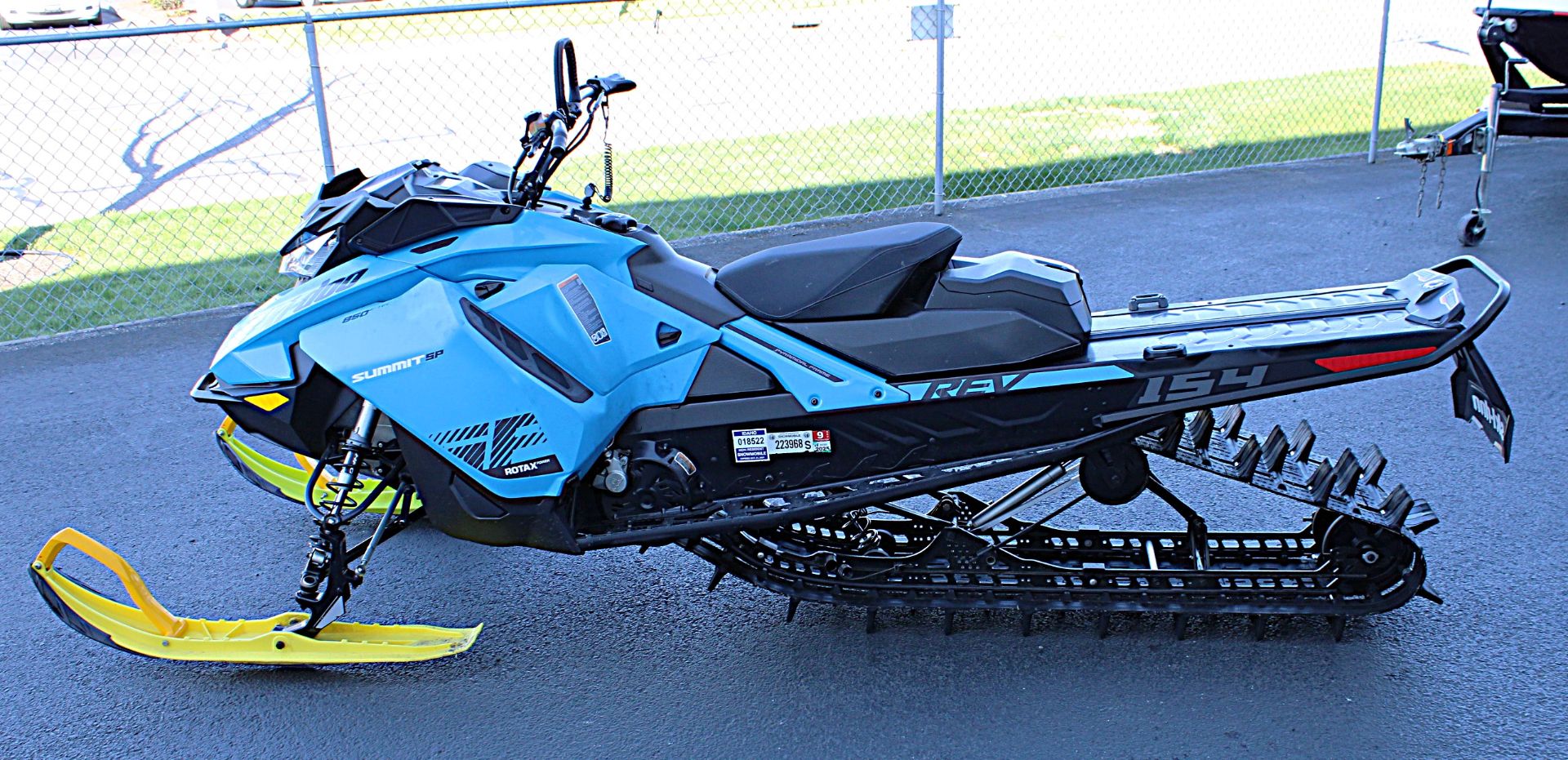 2020 Ski-Doo Summit SP 154 850 E-TEC SHOT PowderMax Light 3.0 w/ FlexEdge in Burlington, Washington - Photo 6
