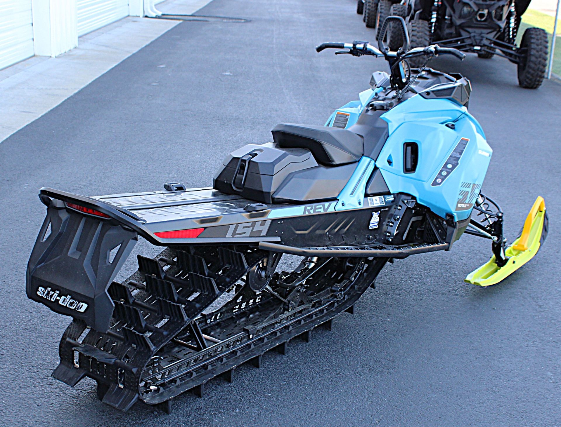 2020 Ski-Doo Summit SP 154 850 E-TEC SHOT PowderMax Light 3.0 w/ FlexEdge in Burlington, Washington - Photo 10