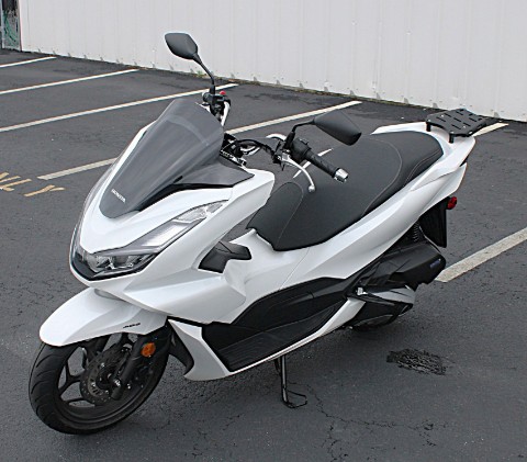 2021 Honda PCX150 ABS in Burlington, Washington - Photo 2