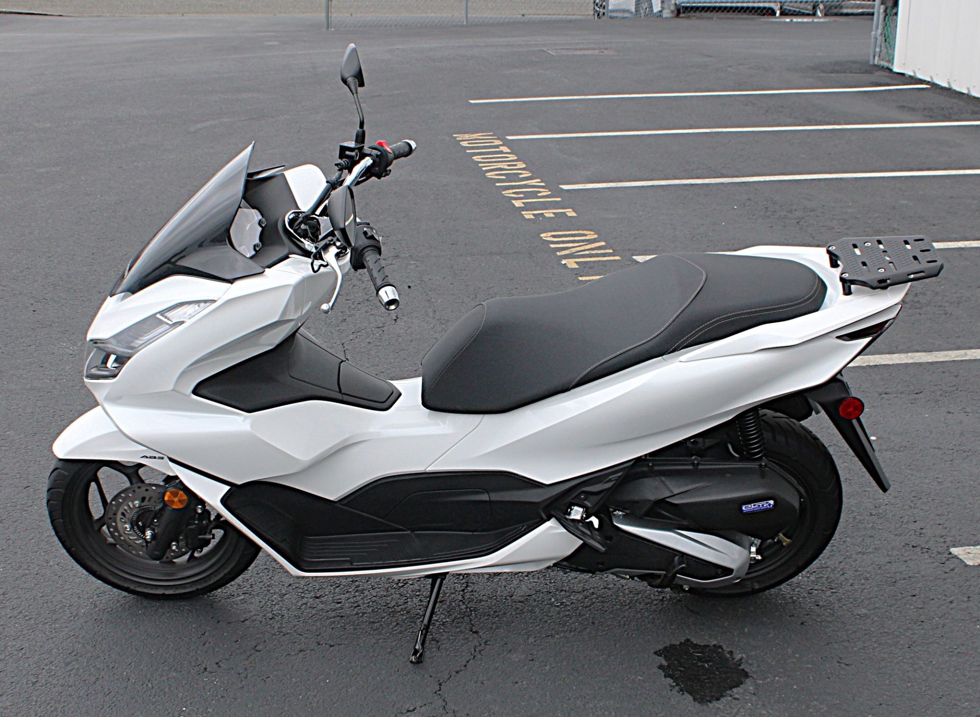 2021 Honda PCX150 ABS in Burlington, Washington - Photo 3