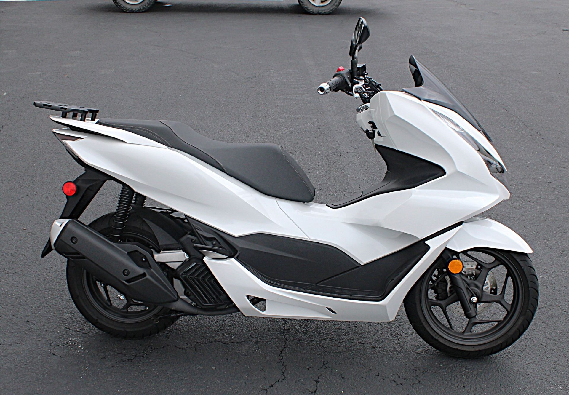2021 Honda PCX150 ABS in Burlington, Washington - Photo 7