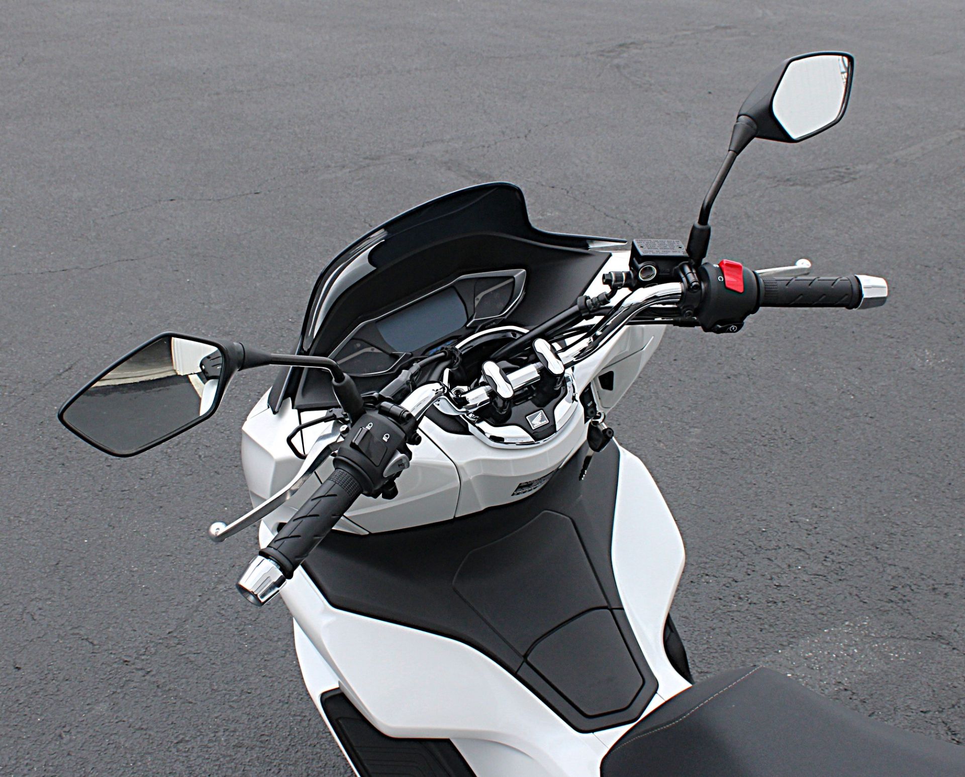 2021 Honda PCX150 ABS in Burlington, Washington - Photo 10