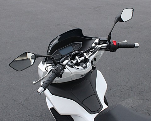 2021 Honda PCX150 ABS in Burlington, Washington - Photo 10