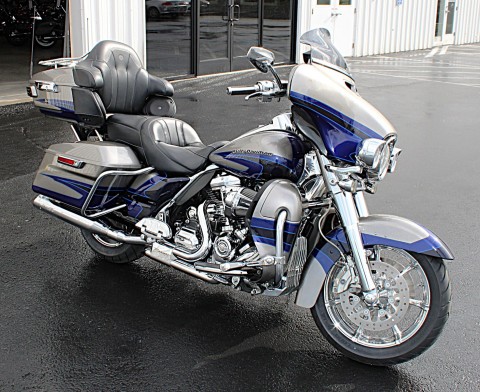 2017 Harley-Davidson CVO™ Limited in Burlington, Washington - Photo 3