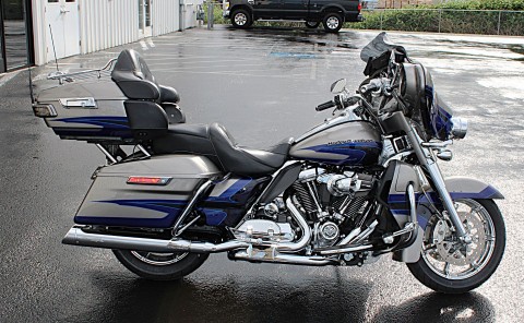 2017 Harley-Davidson CVO™ Limited in Burlington, Washington - Photo 4
